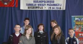Od lewej strony stoją: Dominik Sierzputowski, Adam Zakrzewski, Natalia Baczewska,...