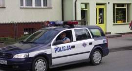 Policjanci z Sekcji Ruchu Drogowego KPP w Zambrowie - zabezpieczali przejście...