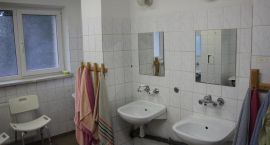 Stan łazienek w SOSW przed remontem /fot. Starostwo Powiatowe w Zambrowie