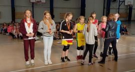 Srebro dziewcząt UKS Orkan na turnieju w Białymstoku