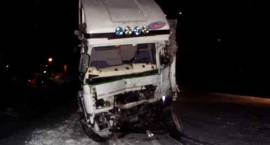 Akcja ratunkowa po zderzeniu czołowym dwóch TIRów na drodze krajowej nr 8 na odcinku...