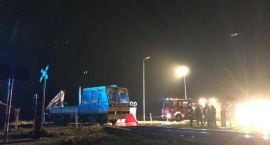 Wypadek na przejeździe kolejowym w Czerwonym Borze. Droga zablokowana