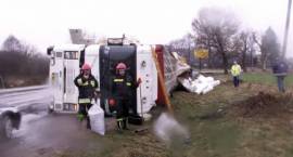 Wypadek TIRA na ul. Łomżyńskiej - 18.03.2007 r. /Fot. Marek Rytelewski SOS Assistance