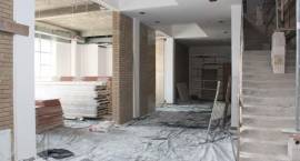 Prace wykończeniowe wewnątrz Zambrowskiego Centrum Kultury