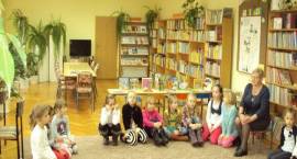 Pasowanie na czytelnika dla pierwszoklasistów ze Szkoły Podstawowej nr 4 w Zambrowie