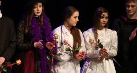 Spektakl „Karczma Makabra” w wykonaniu Teatru Młodego Aktora