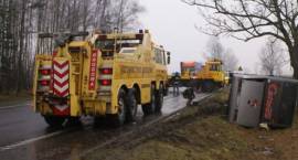 Skutki sobotniego wypadku autokaru wiozącego kibiców Jagielloni na mecz /Fot. z zasobów...