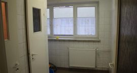 Stan łazienek w SOSW przed remontem /fot. Starostwo Powiatowe w Zambrowie