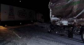 Akcja ratunkowa po zderzeniu czołowym dwóch TIRów na drodze krajowej nr 8 na odcinku...