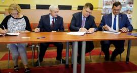 Dwie gminy z powiatu zambrowskiego z dofinansowaniami na realizację projektów z zakresu...