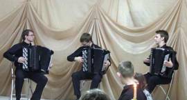 Rafał Gontarski w trio poczas koncertu z okazji promocji tomiku poezji pt. Z Dna Serca