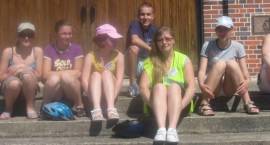 Piknik rowerowy w Paproci Dużej dzieci z OWR Caritas i wolontariuszy