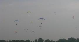 Fot. Mikołaj Tocki -  rzecznik prasowy V Paralotniowych Mistrzostw Europy PPG 2008 w Łomży