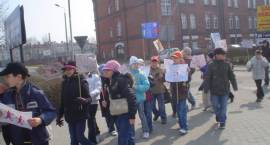 Pikieta uczniów SP3 przeciw agresji i przemocy
