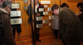 Wystawa Polskie Monety Kruszcowe 1972 – 2009 zorganizowana w RIH w Zambrowie...