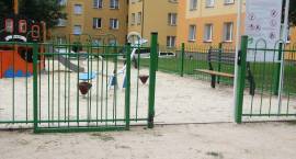 Ogrodzenie nowego placu zabaw przetrwało zaledwie 2 tygodnie