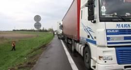 Karambol na drodze nr 8 w dn. 25.04.2012 r. Samochód osobowy zmiażdżony pomiędzy dwiema...