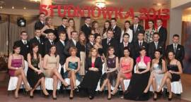 Studniówka Zespołu Szkół Agroprzedsiębiorczości - zdjęcia grupowe