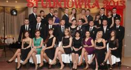 Studniówka Zespołu Szkół Agroprzedsiębiorczości - zdjęcia grupowe