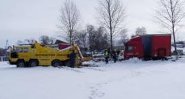 TIR w rowie k/Laskowca - 28.01.2007 r. /Fot. Marek Rytelewski SOS Assistance