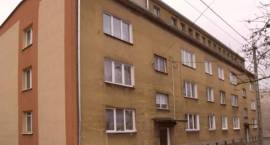 Jeden z bloków, który zostanie w tym roku ocieplony i otynkowany /Fot. 25.02.2008 r....