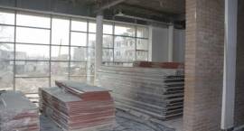 Prace wykończeniowe wewnątrz Zambrowskiego Centrum Kultury