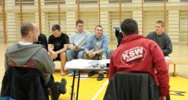 Trener Mahmeda Khalidova egzaminował zawodników MMA na sędziów