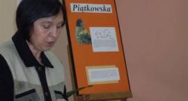 Spotkanie uczniów szkół podstawowych z pisarką Renatą Piątkowską w MBP.