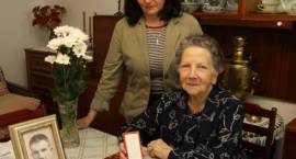 Od prawej: 86-letnia córka Henryka Chęcińskiego - Barbara Mariańska, z domu Chęcińska...