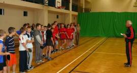 Mistrzostwa Powiatu Zambrowskiego w Drużynowym Tenisie Stołowym /Fot. 09.11.2007 KM