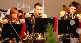 Koncert Miejskiej Modzieżowej Orkiestry Dętej rozpoczął uroczystą galę /Fot. Grzegorz...