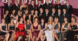 Studniówka w ZSO 2011. Zdjęcia grupowe.