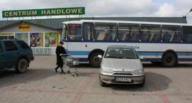 Autobus przy Centrum Handlowym Gregorek /Fot. Grzegorz Zawistowski