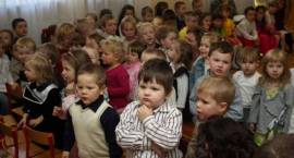 Występy dzieci podczas Pasowania na Przedszkolaka w Akademii Malucha /Fot. Grzegorz...