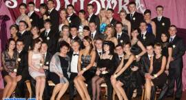Studniówka w ZSO 2011. Zdjęcia grupowe.