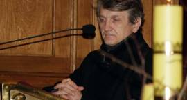 Aktor Dariusz Kowalski w kościele pw. Trójcy Przenajświętszej w Zambrowie