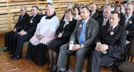 Nadanie sztandaru Szkole Podstawowej im. Jana Pawła II w Osowcu /Fot. Grzegorz Zawistowski