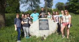 Wychowankowie bursy porządkowali cmentarz żydowski