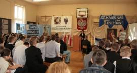 Międzyszkolna konferencja papieska w ZSA