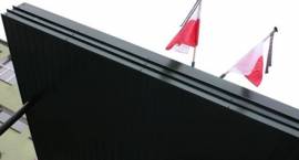 W Zambrowie w dniu katastrofy już od godziny 12.00 przy kolejnych instytucjach zaczęły...