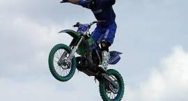 Peter Kuchta pokaz freestyle na motorach motocross /Fot. Grzegorz Zawistowski