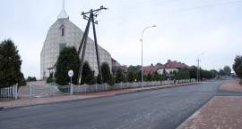 Wylali ostatnią warstwę masy bitumicznej na ul. Papieża Jana Pawła II