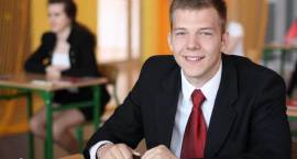 Maturzyści napisali egzamin z matematyki, przed nimi jeszcze obowiązkowy języn obcy,...