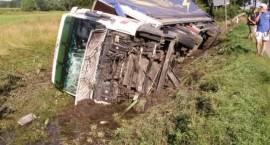 TIR w rowie w m.Warchoły /Fot. SOS ASSISTANCE Marek Rytelewski