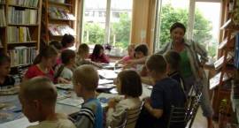 Uczniowie SP5 podczas wizyty w Bibliotece Publicznej MOK /Fot. z zasobów SP5