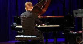 Koncert jazzowy w wykonaniu Adama Kowalewskiego oraz Piotra Wyleżoła