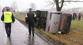 Skutki sobotniego wypadku autokaru wiozącego kibiców Jagielloni na mecz /Fot. z zasobów...