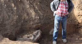 Archeolog Bogdan Wetoszka odkrył fundamenty tartaku /Fot. 07.10.2008 r. Grzegorz...