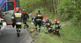 Akcja ratunkowa po tragicznym wypadku na drodze nr 8 w okolicy miejscowości Podłaki...