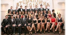 Studniówka 2012 Zespół Szkół Ogólnokształcących w Zambrowie. Zdjęcia Grupowe. / Foto...